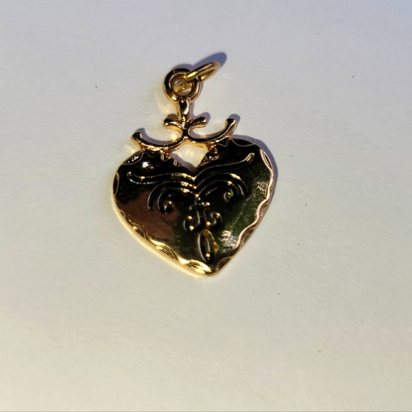 Gold heart pendant - Picture 3 of 3